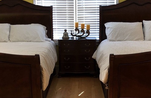 Forest Hills House | 6 bedrooms, 1 King, 6 Queens, 2 miles from Augusta National