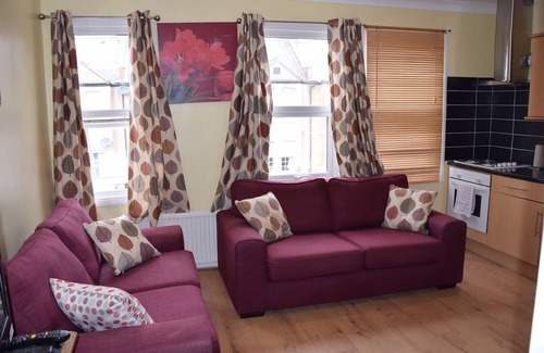 Lavender Fields House | 6 Bedrooms, 3 Bathrooms, 2 kitchens, 2 living/dining rooms,garden, sleeps 14