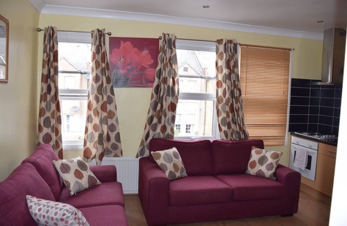 Lavender Fields House | 6 Bedrooms, 3 Bathrooms, 2 kitchens, 2 living/dining rooms,garden, sleeps 14