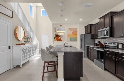 Wellington House | 6 Bedrooms/4.5 Bathrooms/Windsor Island (4063 LA)