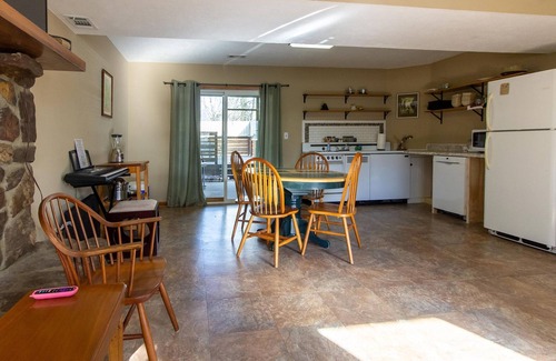 Bloomington House | 6 Bedrooms House w Hot Tub Deck Pool Table