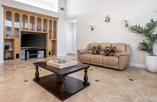 Rowland Heights Resort | 6 Bedrooms Resort Style Villa With Hot Tub