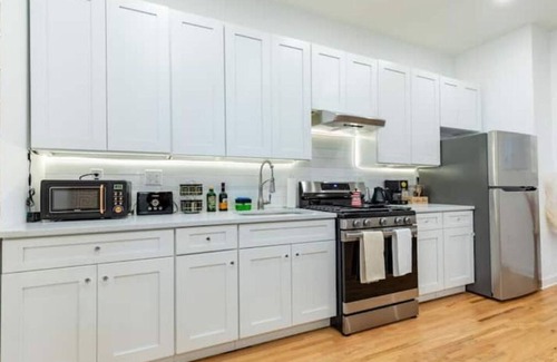 Industry Apartment | 🗽6 Beds Palace near NYC with Parking. 10min from Metlife and American Dream
