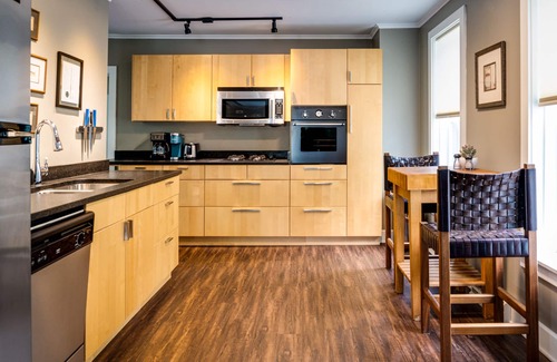 Harbor Springs Apartment | 6 Bells: Harbor Springs Lodging for the Discerning Traveler