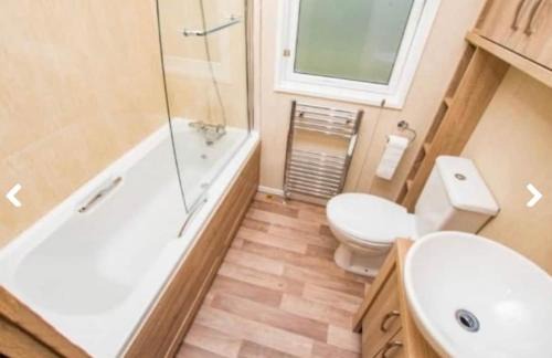 Exmouth Apartment | 6 Berth 3 Bedroom Large Lodge, Decking, Private Parking, 2 Bathrooms inc Bath