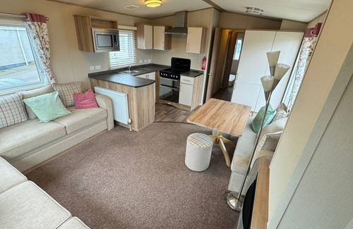 Burnham-on-Sea House | 6 Berth caravan with direct beach access