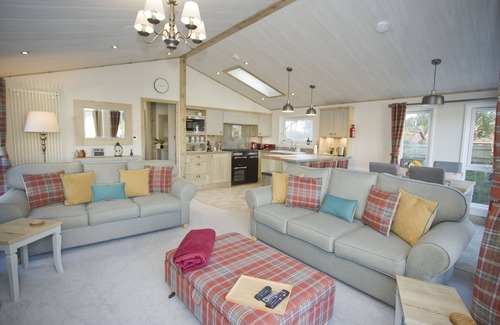 Christchurch House | 6 Berth Luxury Lodge in Christchurch, Dorset