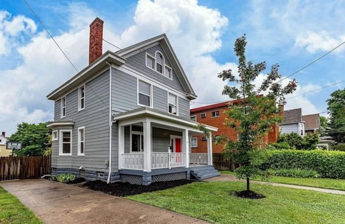 Norwood House | 6 BR Home Just Minutes From Downtown Cincinnati