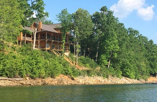 Blairsville House | 6 BR Luxury Lake Nottely Mountain Retreat