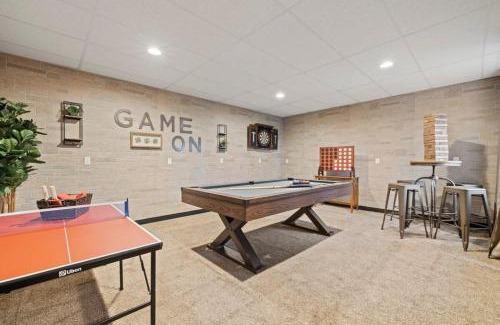 Fairview House | 6 Br Sleeps 16 - Game Room - Hot Tub - Firepit