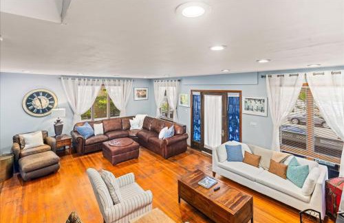 Ventnor City House | 6 BR Ventnor Estate Steps Away from the Beach
