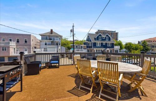 Ventnor City House | 6 BR Ventnor Estate Steps Away from the Beach