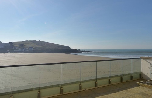Bigbury-on-Sea Cottage | 6 BURGH ISLAND, pet friendly, with pool in Bigbury-On-Sea