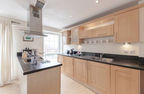 Epsom Apartment | 6 Central Walk - 2 bedroom apartment