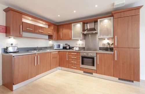 Epsom Apartment | 6 Central Walk - 2 bedroom apartment