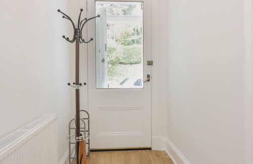 Murrayfield Cottage | 6 COLTBRIDGE GARDENS, character holiday cottage in Edinburgh