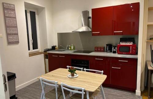 Vassieux - Crepieux Apartment | 6 couchages proche centre ville location tarif spécial longue durée