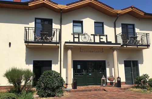 Karlshagen House | 6 double rooms with balcony - Usedom Bike - Hotel Max & Anna