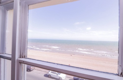 Folkestone Cottage | 6 GLOSTER TERRACE, pet friendly, with open fire in Sandgate
