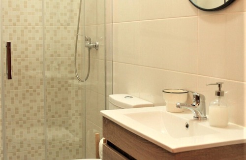 Mafamude House | 6 Guests - Holiday Home - 1st Floor Only - Vila Nova de Gaia/Porto