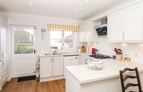 Seaton Cottage | 6 LYME MEWS, family friendly, with a garden in Seaton, Devon