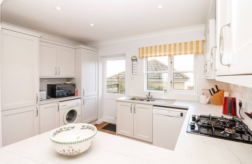 Seaton Cottage | 6 LYME MEWS, family friendly, with a garden in Seaton, Devon