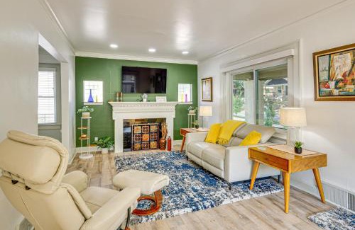 Kansas City House | 6 Mi to Arrowhead Stadium Charming Home with Porch!