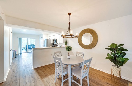 Naples Condo | 6 Mi to Beach: Naples Condo w/Pool & Hot Tub