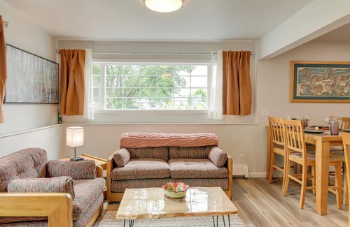 University Area Apartment | 6 Mi to Dtwn: Bright & Airy Anchorage Getaway!