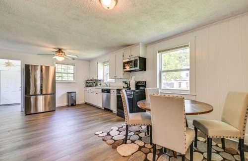 Hidden Valley House | 6 Mi to Dtwn Charming Home with Yard in Charlotte