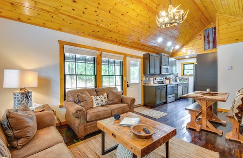 Clarkesville Cabin | 6 Mi to Helen: Mtn-View Retreat w/Hot Tub!