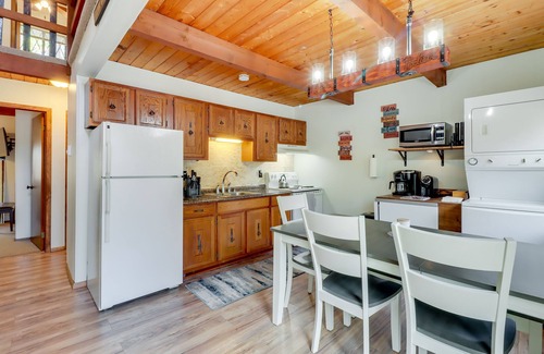 Hamlin Cabin | 6 Mi to Lake Wallenpaupack: Poconos Getaway!