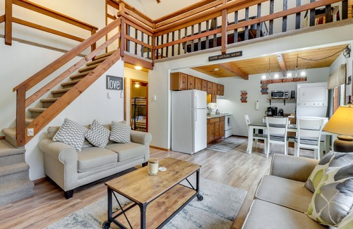 Hamlin Cabin | 6 Mi to Lake Wallenpaupack: Poconos Getaway!
