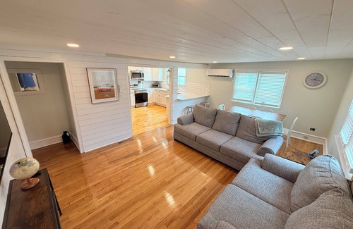 Savannah's Landing Cottage | 6 Min to the Beach Private backyard bikes games grill fire pit WiFi Dog Friendly