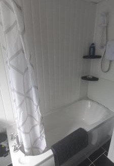 Wolverhampton Apartment | 6-min Walk to New Cross Parking Long Stay Discounts