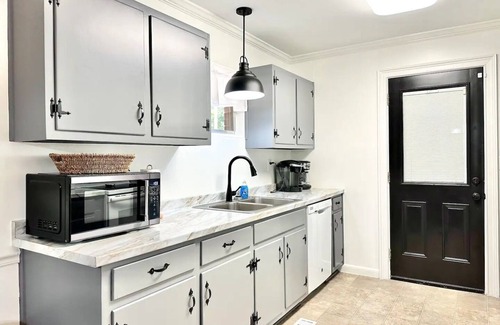 Stone Mountain House | 6 Mins to Stone Mtn Park, Outdoor Living & Dining
