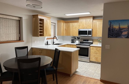 Fairways Apartment | 6 minute walk to Sun Peaks Village