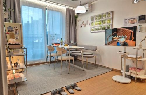 Sunginil-tong Apartment | 6 minutes from Dongmyo Station in Jongno, Seoul Naksan Park Bukchon Hanok Village Gyeongbokgung Palace
