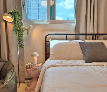 Sunginil-tong Apartment | 6 minutes from Dongmyo Station in Jongno, Seoul Naksan Park Bukchon Hanok Village Gyeongbokgung Palace