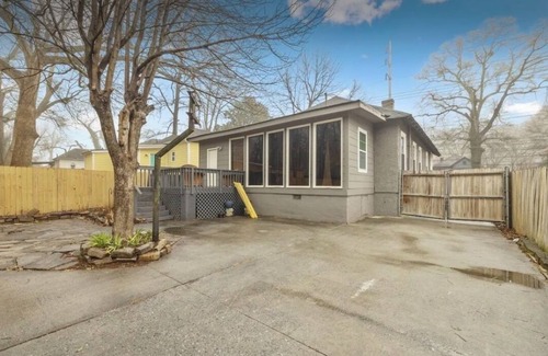 Sylvan Hills House | 6 minutes from the iconic Mercedes Benz Stadium, 11-minute drive fromthe airport