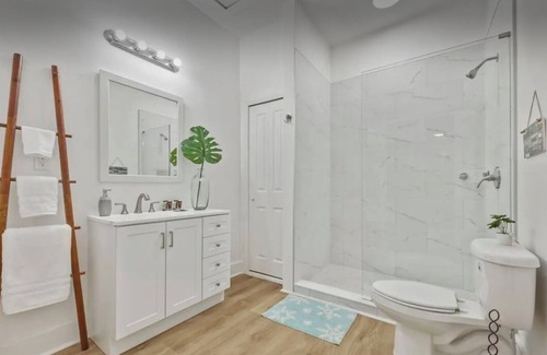Sylvan Hills House | 6 minutes from the iconic Mercedes Benz Stadium, 11-minute drive fromthe airport