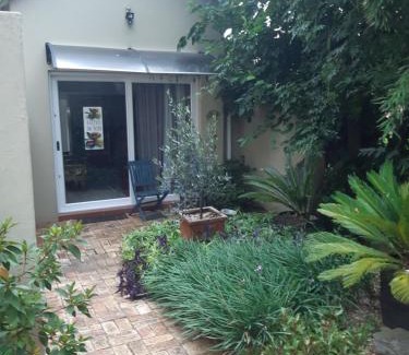 Linden Apartment | 6 Olives on Third