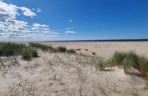 Sønderstrand Apartment | 6 person holiday home in R m