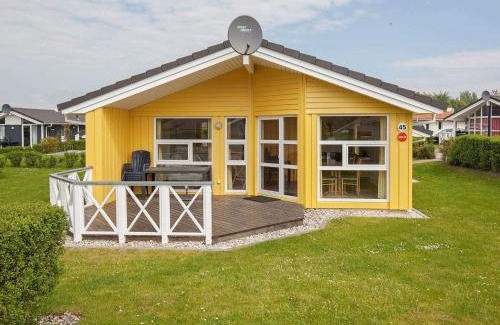 Lensterstrand House | 6 person holiday home in GROEMITZ