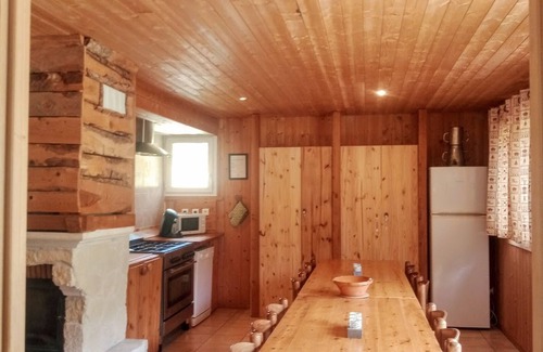 Monetier-les-Bains Ski Chalet | 6-room chalet with fireplace, private parking near Monêtier-les-Bains