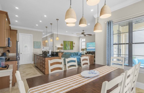Villa Lago House | 6 Seat Golf Cart ~ Pet Friendly ~ Golf Course View ~ Community Pool