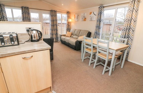 Warton Cottage | 6 SHERWOOD, pet friendly, character holiday cottage in Tewitfield