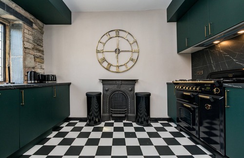 Cockermouth Villa | 6 Star Lux Large Manor House. Full Spa. bar. Sauna, Games room, Lake District.