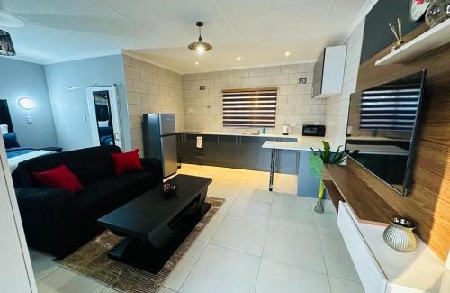Bezuidenhout Valley Apartment | 6 the Curve Unit 13