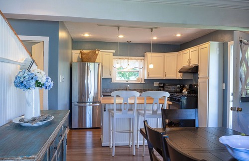 Sandwich House | 6 Tupper - New! 3BR Near Town Neck Beach w/Fenced in Yard, Pet Friendly!